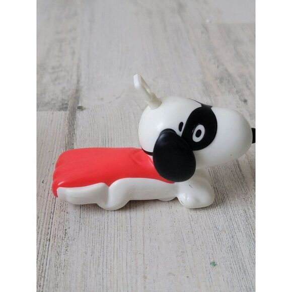 McDonald's 2013 superhero Snoopy keychain toy figure - Picture 3 of 4